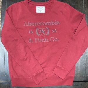 Women’s sweatshirt.